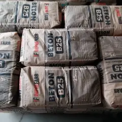 Stos worków betonu B25 po 25kg na m3 zależy od potrzeb. Worek betonu B25 to gotowa sucha mieszanka.