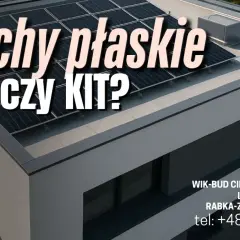 Nowoczesny budynek z panelami słonecznymi na płaskim dachu. Czy dachy płaskie to hit czy kit? WIK-BUD CIESIELSTWO.