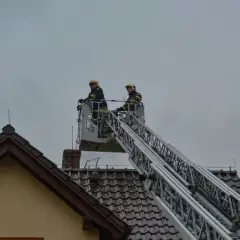 Czy można czyścić komin jak się pali w piecu? Poznaj niebezpieczeństwa