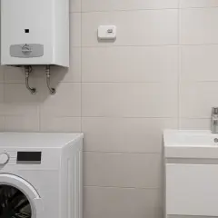 Gdzie zamontować czujnik czadu w małej łazience, aby zapewnić bezpieczeństwo?