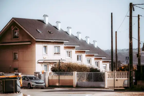 Dom szeregowy - co sprawdzić przed budową i zakupem